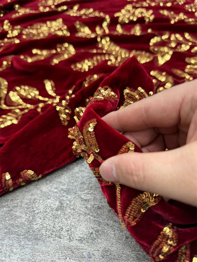 New Red Twisted Branch Flower  – обзор и цена Velvet Fabric Embroidery