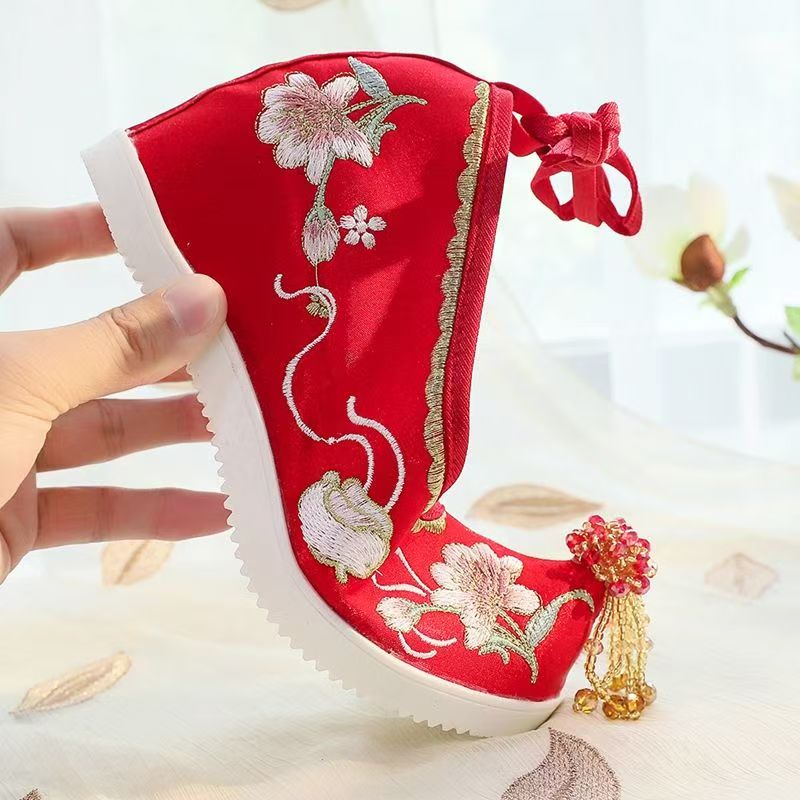Woman Increased Internal Embro – обзор и цена Embroidery Red