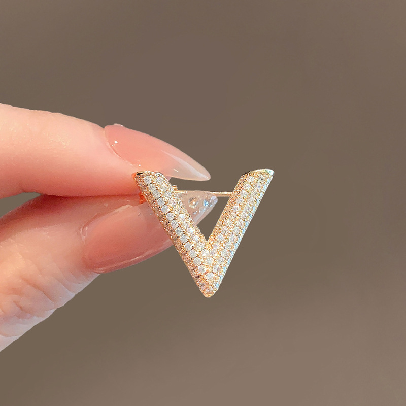 V Letter Rhinestone Small Summ – обзор и цена Embroidery Initials