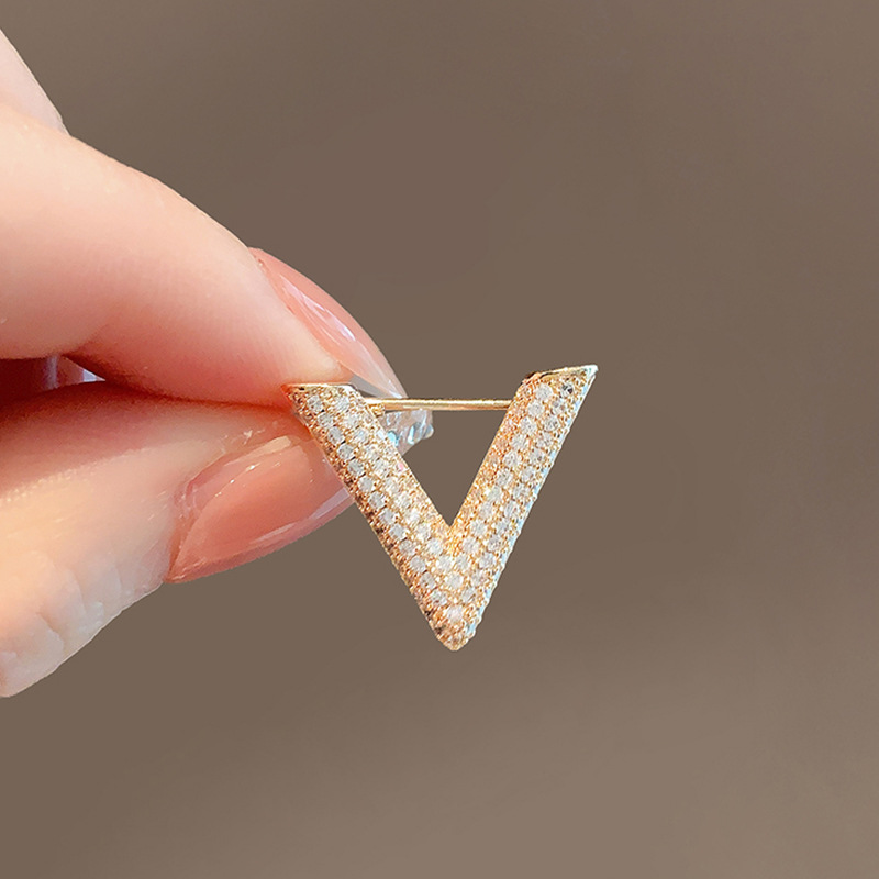 V Letter Rhinestone Small Summ – обзор и цена Embroidery Initials